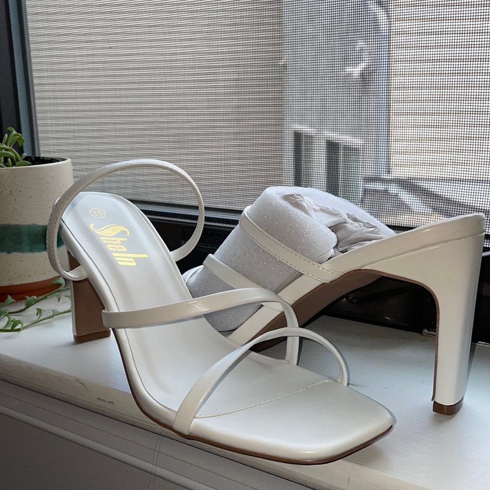 NEVER WORN! White strappy mule size 8.5